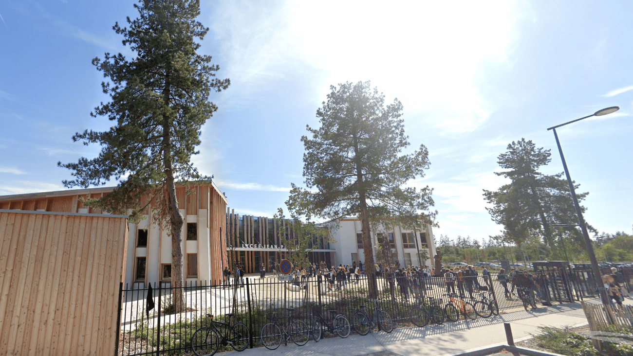 Le lycée Jean-Paul II, à Compiègne (Oise)