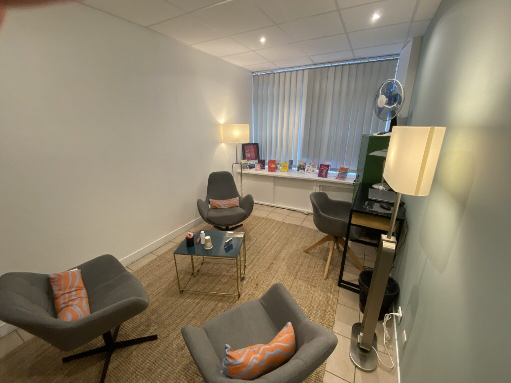 Les consultations psy ont lieu dans cet espace dans les locaux de l'ENIPSE, à Paris