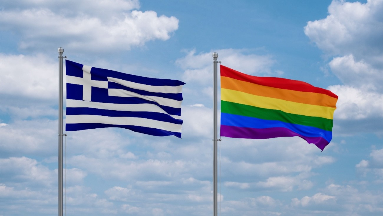 Le drapeau grec et le drapeau LGBT