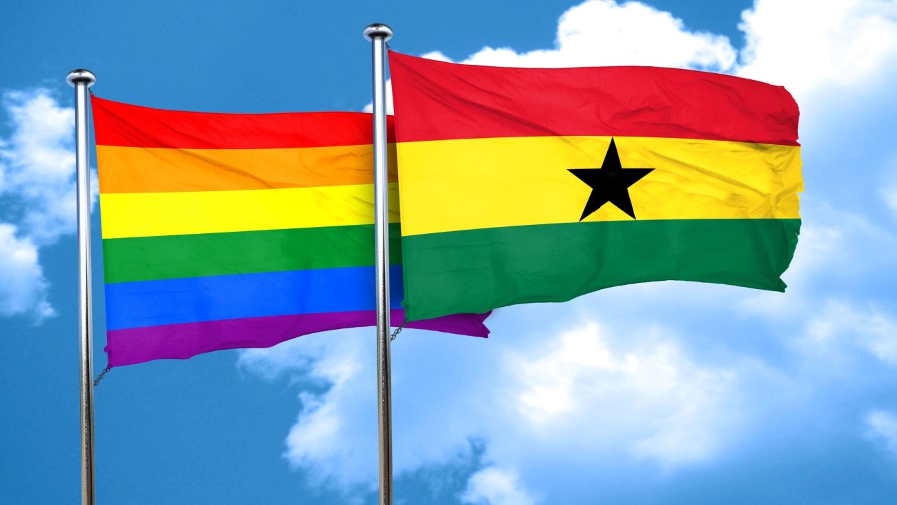 Le drapeau LGBT et le drapeau ghanéen