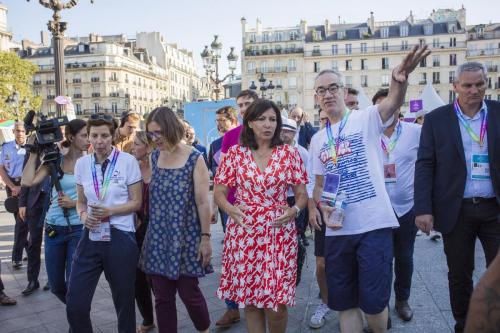 Anne Hidalgo, maire de Paris, visite le village des Gay Games en compagnie des co-présidents de Paris 2018