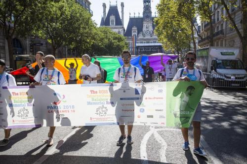 Départ de la Memorial Rainbow Run à l'issue de l'inauguration du village des Gay Games